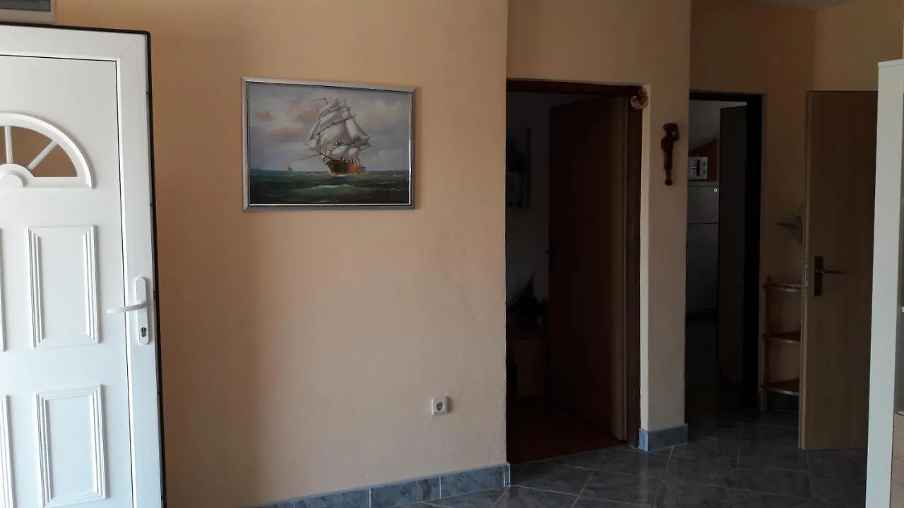 Apartment Ana Gornji Karin 0*,  Croatia