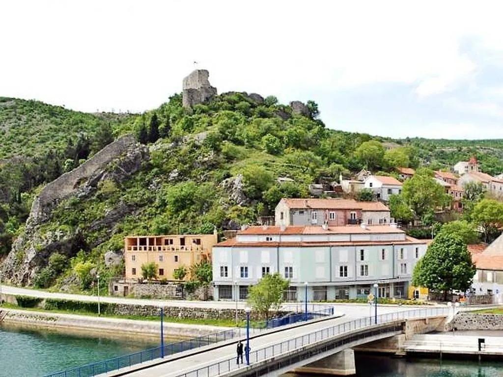 Apartment Ana Gornji Karin 0*,