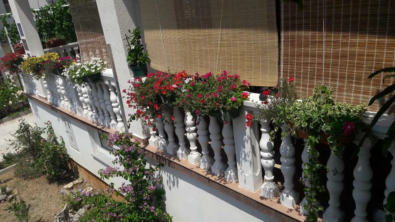 Apartment Ana Gornji Karin Croatia